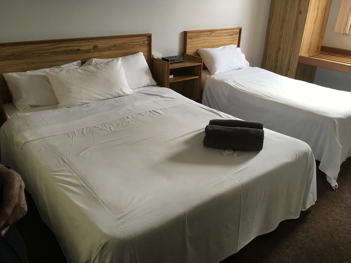 Granite Belt Motel Станторп Экстерьер фото
