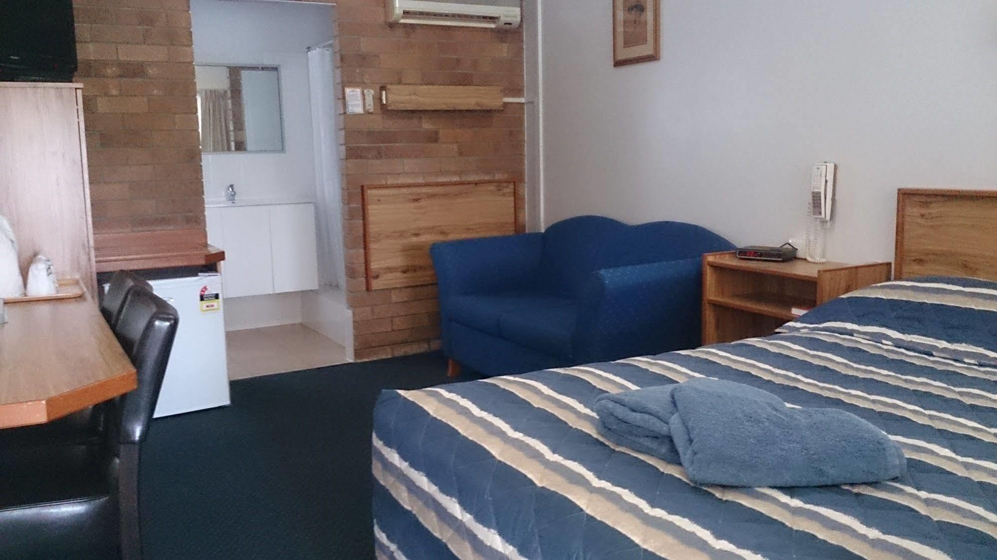 Granite Belt Motel Станторп Экстерьер фото