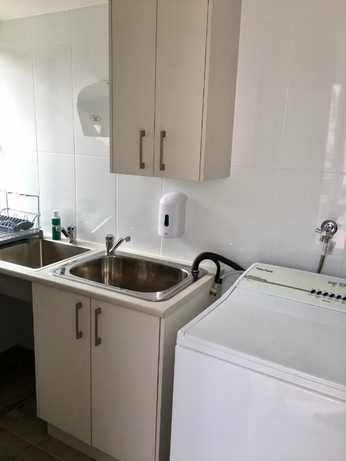 Granite Belt Motel Станторп Экстерьер фото